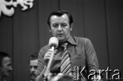 Sierpień 1980, Gdańsk, Polska.
Strajk w Stoczni Gdańskiej im. Lenina. Sala BHP, obrady Międzyzakładowego Komitetu Strajkowego. Przemawia Florian Wiśniewski - elektryk z Elektromontażu.
Fot. Witold Górka, zbiory Ośrodka KARTA
