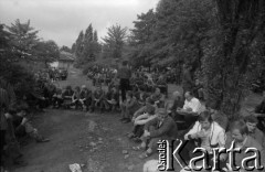 Sierpień 1980, Gdańsk, Polska.
Strajk w Stoczni Gdańskiej im. Lenina. Strajkujący na terenie stoczni.
Fot. Witold Górka, zbiory Ośrodka KARTA