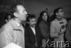 1.09.1980, Gdańsk-Wrzeszcz, Polska.
Lech Wałęsa i Zdzisław Kobylański (na pierwszym planie) w nowo otrzymanym od władz miasta lokalu przy ulicy Marchlewskiego 13 - siedzibie NSZZ 