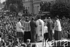 Sierpień 1980, Gdańsk, Polska.
Strajk w Stoczni Gdańskiej im. Lenina. Msza święta na terenie stoczni odprawiana przez księdza Henryka Jankowskiego.
Fot. Witold Górka, zbiory Ośrodka KARTA
