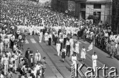 17.05.1981, Kraków, Polska.
Biały Marsz zorganizowany na znak solidarności z rannym w zamachu papieżem Janem Pawłem II. Uczestniczyło w nim ok. 300 tys. ludzi.
Fot. Witold Górka, zbiory Ośrodka KARTA