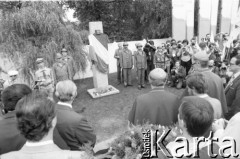 27.06.1981, Poznań, Polska.
Uroczyste odsłonięcie i poświęcenie tablicy pamiątkowej ku czci ofiar Czerwca 1956 przed Fabryką Lokomotyw i Wagonów (W-3).
Fot. Witold Górka, zbiory Ośrodka KARTA