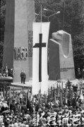 28.06.1981, Poznań, Polska.
Plac Adama Mickiewicza, uroczystość odsłonięcia i poświęcenia Pomnika Ofiar Czerwca 1956.
Fot. Witold Górka, zbiory Ośrodka KARTA