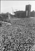 28.06.1981, Poznań, Polska.
Tłum zgromadzony na Placu Adama Mickiewicza podczas uroczystego odsłonięcia Pomnika Ofiar Czerwca 1956.
Fot. Witold Górka, zbiory Ośrodka KARTA