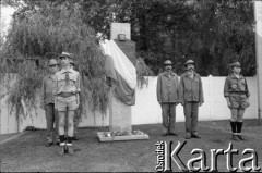 27.06.1981, Poznań, Polska.
Warta przy tablicy pamiątkowej ku czci ofiar Czerwca 1956 przed Fabryką Lokomotyw i Wagonów (W-3).
Fot. Witold Górka, zbiory Ośrodka KARTA