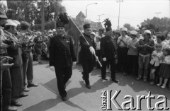 28.06.1981, Poznań, Polska.
Uroczystość odsłonięcia Pomnika Ofiar Czerwca 1956. Górnicy w strojach galowych ze sztandarem.
Fot. Witold Górka, zbiory Ośrodka KARTA