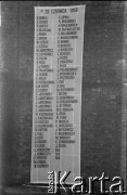28.06.1981, Poznań, Polska.
Szarfa z nazwiskami ofiar wydarzeń czerwcowych w 1956 r., która zawisła na wieży Zamku Cesarskiego podczas uroczystych obchodów 25. rocznicy Czerwca 1956.
Fot. Witold Górka, zbiory Ośrodka KARTA