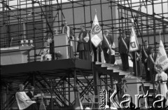 27.06.1981, Poznań, Polska.
Msza święta podczas uroczystości odsłonięcia tablicy pamiątkowej ku czci Ofiar Czerwca 1956 przed Zakładami Przemysłu Metalowego im. Hipolita Cegielskiego. Homilię wygłosił kardynał Franciszek Macharski.
Fot. Witold Górka, zbiory Ośrodka KARTA
