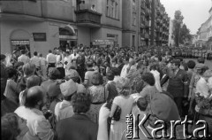 27.06.1981, Poznań, Polska.
Uroczystość odsłonięcia tablicy pamiątkowej ku czci Romka Strzałkowskiego - chłopca, który zginął podczas Czerwca 1956.
Fot. Witold Górka, zbiory Ośrodka KARTA