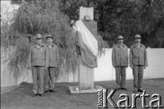 27.06.1981, Poznań, Polska.
Warta przy tablicy pamiątkowej ku czci ofiar Czerwca 1956 przed Fabryką Lokomotyw i Wagonów (W-3).
Fot. Witold Górka, zbiory Ośrodka KARTA