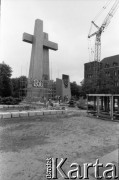 20-27.06.1981, Poznań, Polska.
Prace wykończeniowe przy Pomniku Ofiar Czerwca 1956 na Placu Adama Mickiewicza.
Fot. Witold Górka, zbiory Ośrodka KARTA