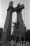20-27.06.1981, Poznań, Polska.
Prace wykończeniowe przy Pomniku Ofiar Czerwca 1956 na Placu Adama Mickiewicza.
Fot. Witold Górka, zbiory Ośrodka KARTA