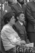 27.06.1981, Poznań, Polska.
Anna Strzałkowska i Stanisław Matyja podczas uroczystości odsłonięcia tablicy upamiętniającej Romka Strzałkowskiego. 
Fot. Witold Górka, zbiory Ośrodka KARTA