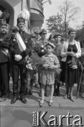 27.06.1981, Poznań, Polska.
Delegacja górnicza i harcerze podczas uroczystości odsłonięcia tablicy upamiętniającej Romka Strzałkowskiego, który zginął podczas Czerwca 1956.
Fot. Witold Górka, zbiory Ośrodka KARTA