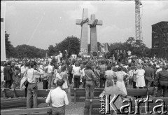 28.06.1981, Poznań, Polska.
Tłum przy Pomniku Ofiar Czerwca 1956 na Placu Adama Mickiewicza w dniu jego odsłonięcia.
Fot. Witold Górka, zbiory Ośrodka KARTA