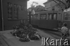 27.06.1981, Poznań, Polska.
Tablica pamiątkowa ku czci ofiar Czerwca 1956 przed zajezdnią tramwajową na ul. Gajowej. Napis na tablicy: 