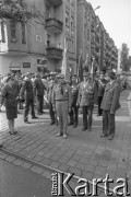 27.06.1981, Poznań, Polska.
Poczet sztandarowy kombatantów na uroczystości odsłonięcia i poświęcenia tablicy upamiętniającej Romka Strzałkowskiego w 25-tą rocznicę Czerwca 1956.
Fot. Witold Górka, zbiory Ośrodka KARTA