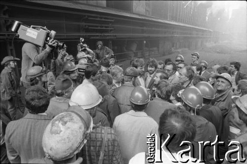 Lipiec 1981, Kraków, Polska.
Spotkanie Lecha Wałęsy z robotnikami Huty im. Lenina w Nowej Hucie.
Fot. Witold Górka, zbiory Ośrodka KARTA