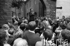 Lipiec 1981, Kraków, Polska.
Lech Wałęsa przemawia do mieszkańców miasta.
Fot. Witold Górka, zbiory Ośrodka KARTA