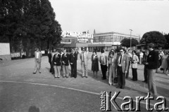 Wrzesień 1981, Gdańsk, Polska.
Grupa osób pod Pomnikiem Poległych Stoczniowców 1970. Fotografia wykonana podczas obrad I Krajowego Zjazdu Delegatów NSZZ 
