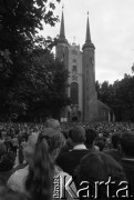 5.09.1981, Gdańsk-Oliwa, Polska.
Tłum przed katedrą oliwską podczas mszy świętej celebrowanej przez prymasa kardynała Józefa Glempa. Nabożeństwo zostało odprawione przed obradami pierwszej tury I Krajowego Zjazdu Delegatów NSZZ 
