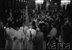 Sierpień 1981, Kraków, Polska.
Msza święta celebrowana przez arcybiskupa metropolitę krakowskiego Franciszka Macharskiego w Katedrze na Wawelu. 
Fot. Witold Górka, zbiory Ośrodka KARTA
