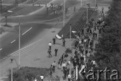 1.05.1983, Kraków, Polska.
Nowa Huta, niezależna manifestacja. 
Fot. Witold Górka, zbiory Ośrodka KARTA