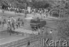1.05.1983, Kraków, Polska.
Nowa Huta. ZOMO rozpędza niezależną manifestację.
Fot. Witold Górka, zbiory Ośrodka KARTA
