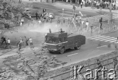 1.05.1983, Kraków, Polska.
Nowa Huta. ZOMO rozpędza niezależną manifestację.
Fot. Witold Górka, zbiory Ośrodka KARTA