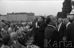 31.08.1990, Gdańsk, Polska.
10 rocznica podpisania porozumień sierpniowych i zakończenia strajku w Stoczni Gdańskiej im. Lenina. Nz. m.in. Henryk Jankowski i obok niego Tadeusz Mazowiecki.
Fot. Witold Górka, zbiory Ośrodka KARTA