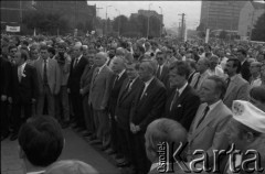 31.08.1990, Gdańsk, Polska.
10 rocznica podpisania porozumień sierpniowych i zakończenia strajku w Stoczni Gdańskiej im. Lenina. Nz. od prawej: Jerzy Kołodziejski, Piotr Nowina-Konopka, Tadeusz Mazowiecki, Lech Wałęsa, Mieczysław Jagielski, Tadeusz Fiszbach, NN, Maciej Płażyński. 
Fot. Witold Górka, zbiory Ośrodka KARTA