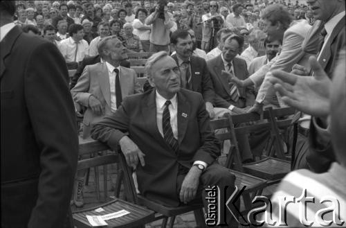 31.08.1990, Gdańsk, Polska.
10 rocznica podpisania porozumień sierpniowych i zakończenia strajku w Stoczni Gdańskiej im. Lenina. Nz. Tadeusz Mazowiecki. 
Fot. Witold Górka, zbiory Ośrodka KARTA