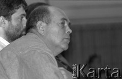14.10.1990, Kraków, Polska.
Kampania prezydencka Tadeusza Mazowieckiego. Spotkanie z wyborcami zostało zorganizowane w gmachu Filharmonii im. Karola Szymanowskiego. Nz. Jacek Kuroń i Władysław Frasyniuk (w głębi). 
Fot. Witold Górka, zbiory Ośrodka KARTA
