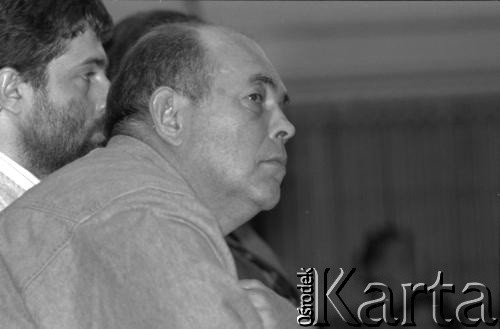 14.10.1990, Kraków, Polska.
Kampania prezydencka Tadeusza Mazowieckiego. Spotkanie z wyborcami zostało zorganizowane w gmachu Filharmonii im. Karola Szymanowskiego. Nz. Jacek Kuroń i Władysław Frasyniuk (w głębi). 
Fot. Witold Górka, zbiory Ośrodka KARTA