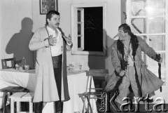 czerwiec 1984, Kraków, Polska.
Teatr im. Juliusza Słowackiego. Przedstawienie: Wesele, Stanisław Wyspiański. Reżyseria: Mikołaj Grabowski, scenografia: Andrzej Witkowski. Muzyka Józef Rychlik.
Na scenie: z lewej  Ireneusz Kaskiewicz, z prawej  Marian Cebulski.
Fot. Witold Górka, zbiory Ośrodka KARTA

