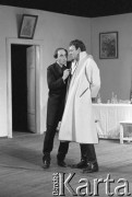 czerwiec 1984, Kraków, Polska.
Teatr im. Juliusza Słowackiego. Przedstawienie: Wesele, Stanisław Wyspiański. Reżyseria: Mikołaj Grabowski, scenografia: Andrzej Witkowski. Z lewej Jan Peszek, Zbigniew Ruciński.
Fot. Witold Górka, zbiory Ośrodka KARTA