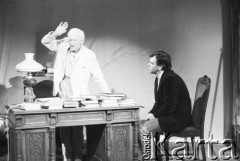 Marzec 1985, Kraków, Polska.
Teatr im. Juliusza Słowackiego. Przedstawienie: Zanim się przerwie srebrny sznur, Aleksiej Kazancew. Reżyseria Mikołaj Grabowski. Premiera 2 marca 1985. 
Fot. Witold Górka, zbiory Ośrodka KARTA