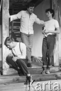 Marzec 1985, Kraków, Polska.
Teatr im. Juliusza Słowackiego. Przedstawienie: Zanim się przerwie srebrny sznur, Aleksiej Kazancew. Reżyseria Mikołaj Grabowski. Premiera 2 marca 1985. Z prawej Jacek Wójcicki.
Fot. Witold Górka, zbiory Ośrodka KARTA