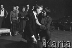 Październik 1985, Kraków, Polska.
Teatr im. Juliusz Słowackiego. Przedstawienie: Oni, Stanisław Ignacy Witkiewicz. Reżyseria: Rudolf Zioło. Premiera 6 października 1985. Zdjęcia z prób.
Fot. Witold Górka, zbiory Ośrodka KARTA