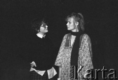 Październik 1985, Kraków, Polska.
Teatr im. Juliusz Słowackiego. Przedstawienie: Oni, Stanisław Ignacy Witkiewicz. Reżyseria: Rudolf Zioło. Premiera 6 października 1985. Zdjęcia z prób. Z prawej Iwona Bielska.
Fot. Witold Górka, zbiory Ośrodka KARTA