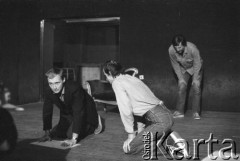 Październik 1985, Kraków, Polska.
Teatr im. Juliusz Słowackiego. Przedstawienie: Oni, Stanisław Ignacy Witkiewicz. Reżyseria: Rudolf Zioło. Premiera 6 października 1985. Zdjęcia z prób. 
Fot. Witold Górka, zbiory Ośrodka KARTA