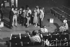Październik 1985, Kraków, Polska.
Teatr im. Juliusz Słowackiego. Przedstawienie: Oni, Stanisław Ignacy Witkiewicz. Reżyseria: Rudolf Zioło. Premiera 6 października 1985. Zdjęcia z prób. 
Fot. Witold Górka, zbiory Ośrodka KARTA
