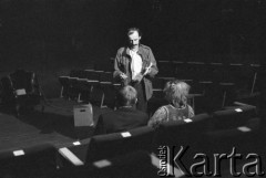 Październik 1985, Kraków, Polska.
Teatr im. Juliusz Słowackiego. Przedstawienie: Oni, Stanisław Ignacy Witkiewicz. Reżyseria: Rudolf Zioło. Premiera 6 października 1985. Zdjęcia z prób. 
Fot. Witold Górka, zbiory Ośrodka KARTA