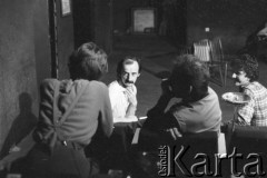 Październik 1985, Kraków, Polska.
Teatr im. Juliusz Słowackiego. Przedstawienie: Oni, Stanisław Ignacy Witkiewicz. Reżyseria: Rudolf Zioło. Premiera 6 października 1985. Zdjęcia z prób. 
Fot. Witold Górka, zbiory Ośrodka KARTA