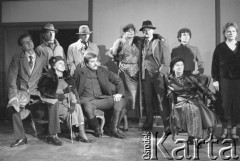 Październik 1985, Kraków, Polska.
Teatr im. Juliusz Słowackiego. Przedstawienie: Oni, Stanisław Ignacy Witkiewicz. Reżyseria: Rudolf Zioło. Premiera 6 października 1985.
Fot. Witold Górka, zbiory Ośrodka KARTA