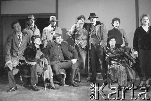Październik 1985, Kraków, Polska.
Teatr im. Juliusz Słowackiego. Przedstawienie: Oni, Stanisław Ignacy Witkiewicz. Reżyseria: Rudolf Zioło. Premiera 6 października 1985.
Fot. Witold Górka, zbiory Ośrodka KARTA