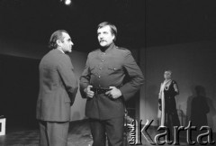 Październik 1985, Kraków, Polska.
Teatr im. Juliusz Słowackiego. Przedstawienie: Oni, Stanisław Ignacy Witkiewicz. Reżyseria: Rudolf Zioło. Premiera 6 października 1985.
Fot. Witold Górka, zbiory Ośrodka KARTA