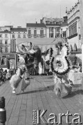 1979, Kraków, Polska.
Rynek Główny. Występy Indian.
Fot. Witold Górka, zbiory Ośrodka KARTA