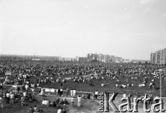 12.06.1987, Gdańsk-Zaspa, Polska.
Trzecia pielgrzymka papieża Jana Pawła II do Polski. Wierni podczas mszy świętej celebrowanej przez Ojca Świętego.
Fot. Mieczysław Michalak, zbiory Ośrodka KARTA