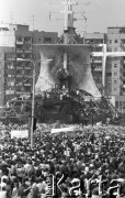 12.06.1987, Gdańsk-Zaspa, Polska.
Trzecia pielgrzymka papieża Jana Pawła II do Polski. Msza święta celebrowana przez Ojca Świętego, widok na ołtarz w kształcie kogi.
Fot. Mieczysław Michalak, zbiory Ośrodka KARTA